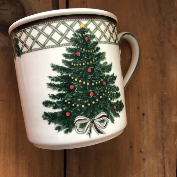 Mikasa Heritage CHRISTMAS STORY CAB08  Mug - Picture 1 of 1